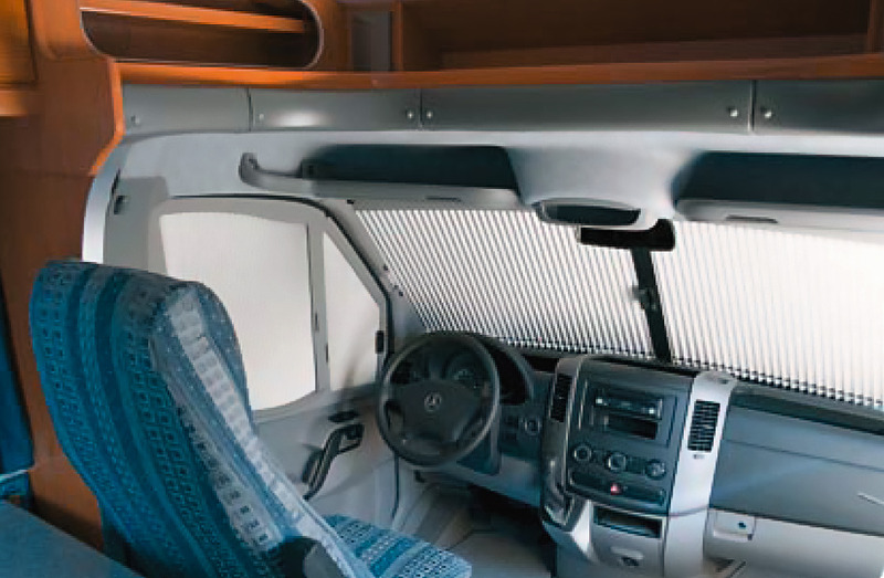 REMIS Frontscheibenrollo REMIfront VW Crafter ab 2019 mit Ablagefach oben  EAN 4031071759166 Camping